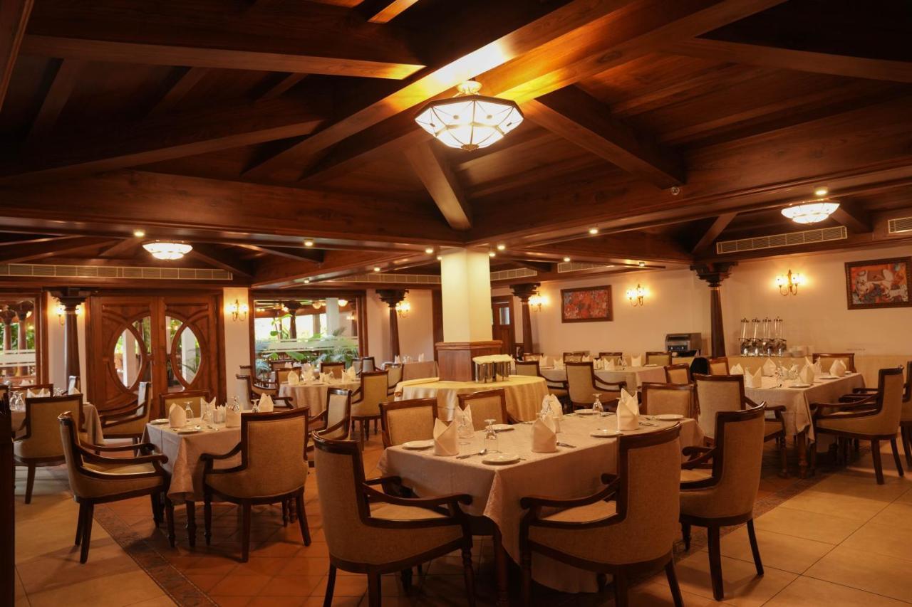 Gokulam Grand Resort & Spa, Кумараком Экстерьер фото