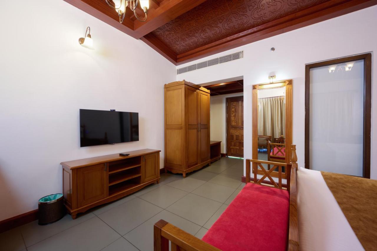 Gokulam Grand Resort & Spa, Кумараком Экстерьер фото
