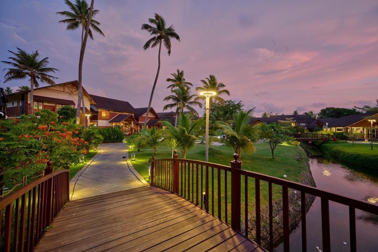Gokulam Grand Resort & Spa, Кумараком Экстерьер фото