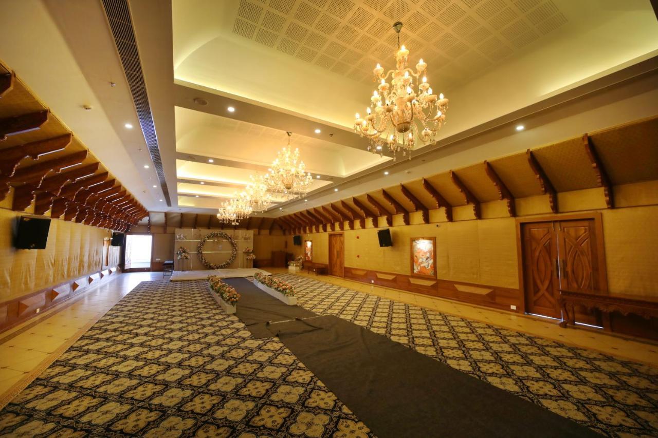 Gokulam Grand Resort & Spa, Кумараком Экстерьер фото
