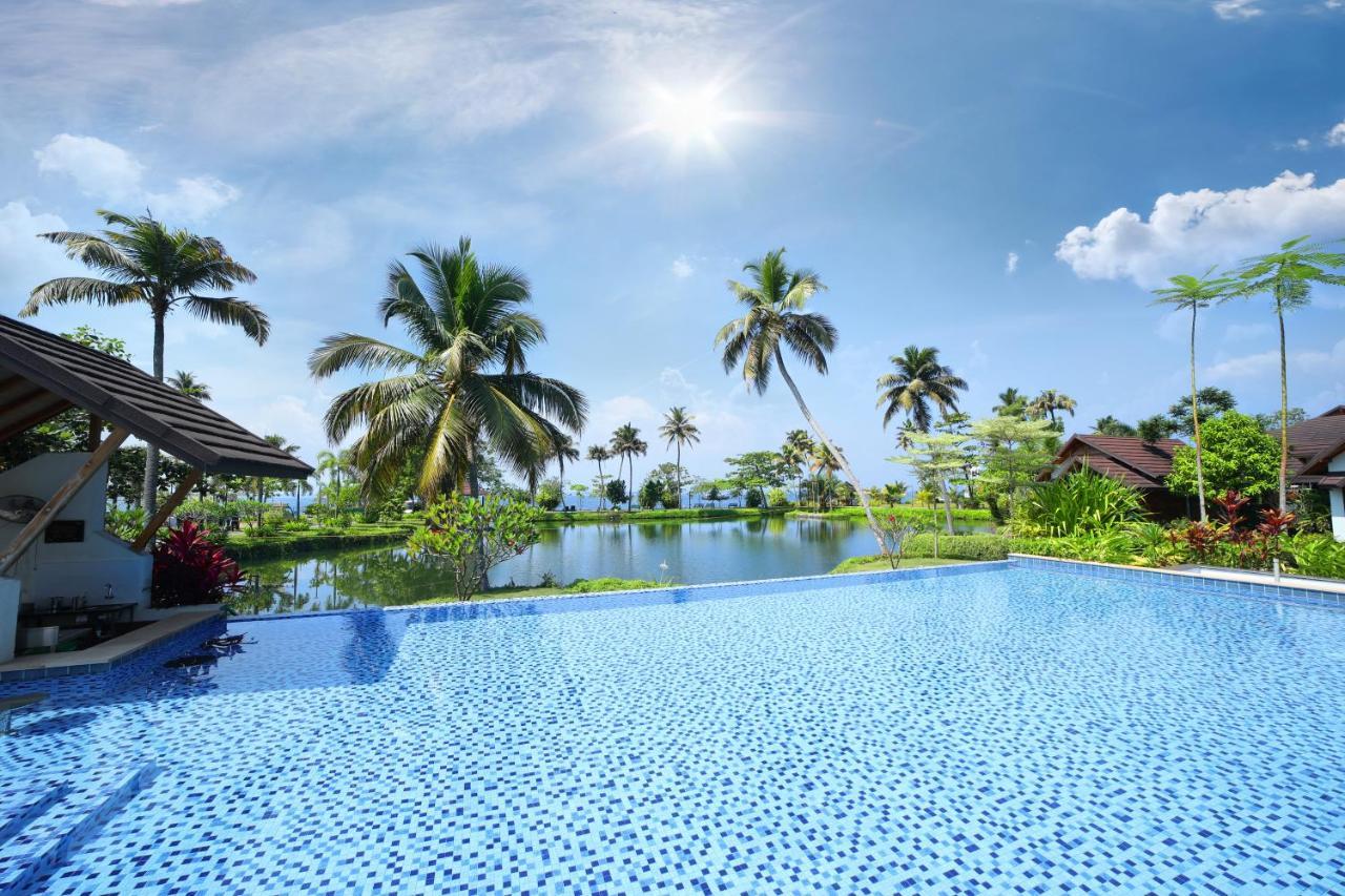 Gokulam Grand Resort & Spa, Кумараком Экстерьер фото