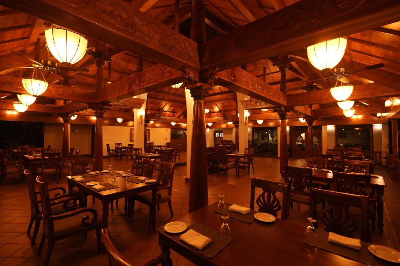 Gokulam Grand Resort & Spa, Кумараком Экстерьер фото