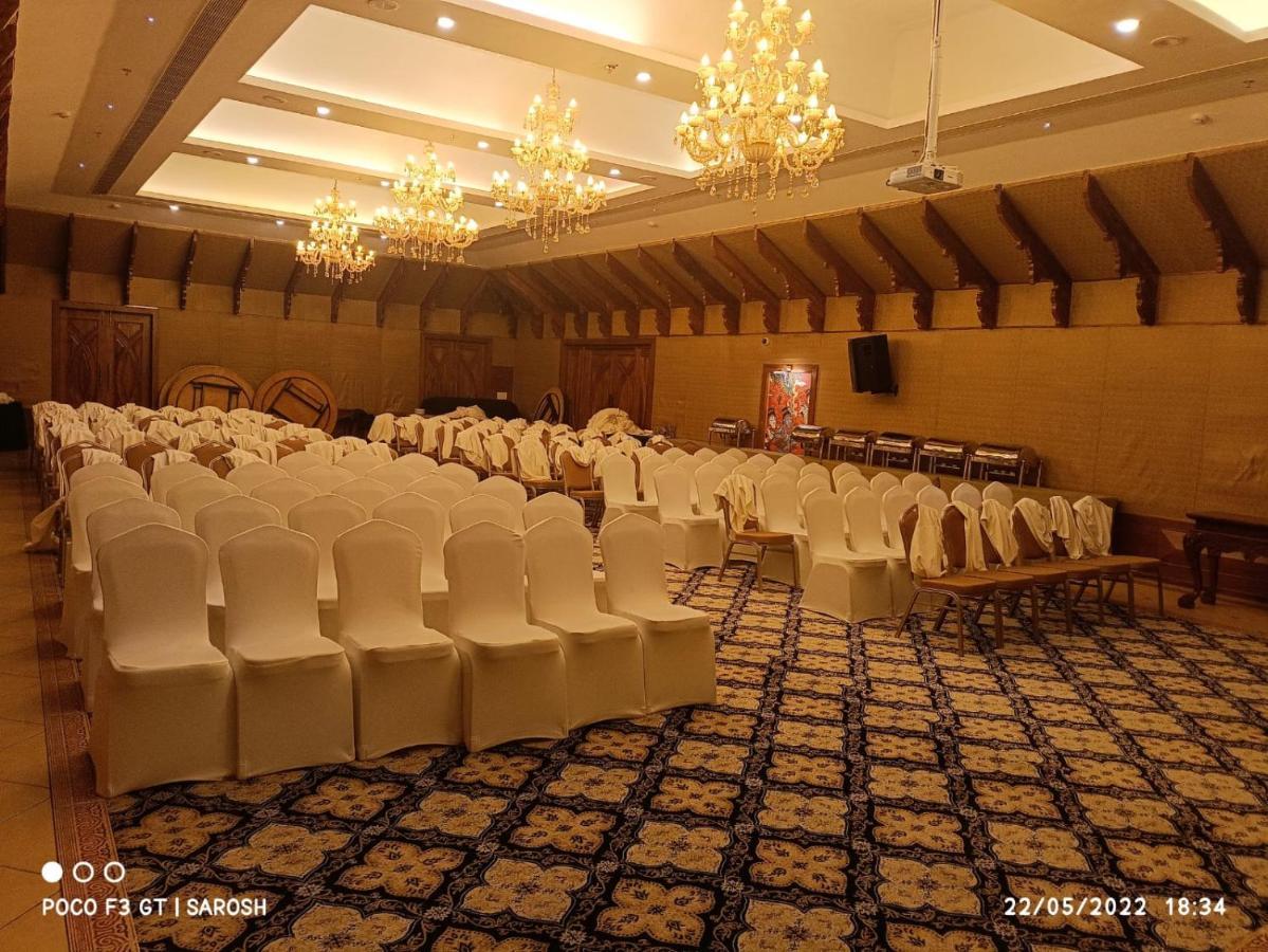 Gokulam Grand Resort & Spa, Кумараком Экстерьер фото