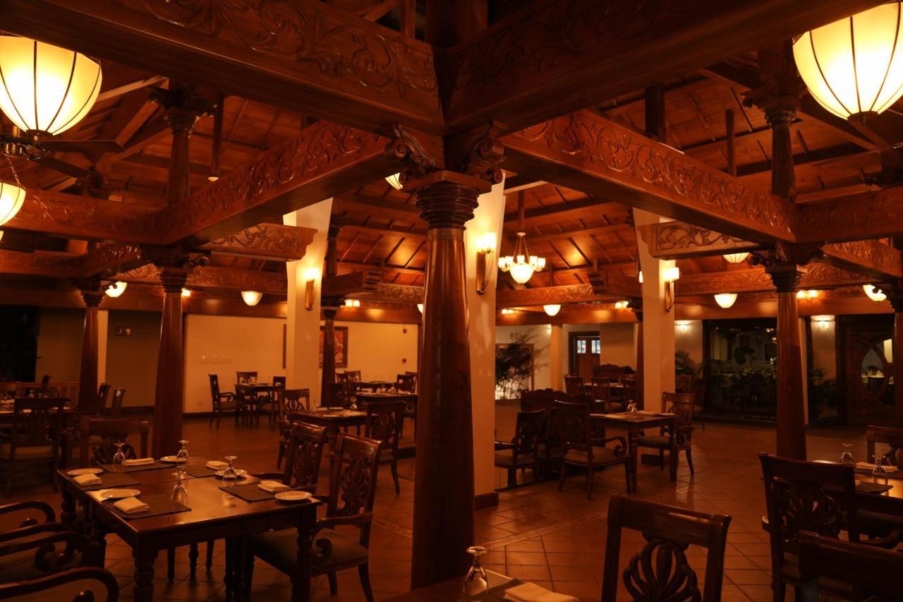 Gokulam Grand Resort & Spa, Кумараком Экстерьер фото